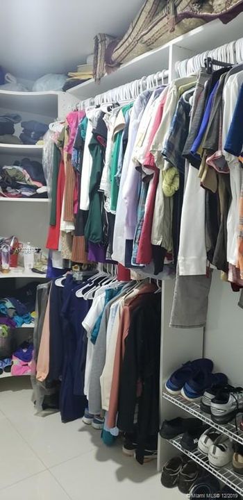 Vendido Recientemente: $430,000 (4 camas, 3 baños, 2841 Pies cuadrados)