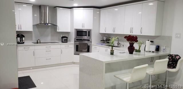 Vendido Recientemente: $430,000 (4 camas, 3 baños, 2841 Pies cuadrados)