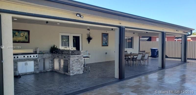 Vendido Recientemente: $430,000 (4 camas, 3 baños, 2841 Pies cuadrados)