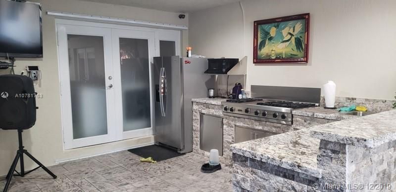 Vendido Recientemente: $430,000 (4 camas, 3 baños, 2841 Pies cuadrados)