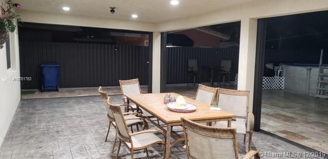 Vendido Recientemente: $430,000 (4 camas, 3 baños, 2841 Pies cuadrados)