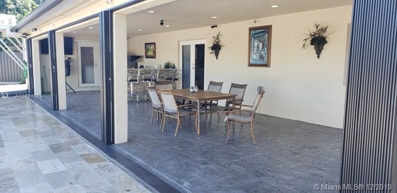 Vendido Recientemente: $430,000 (4 camas, 3 baños, 2841 Pies cuadrados)
