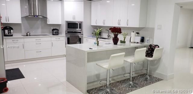 Vendido Recientemente: $430,000 (4 camas, 3 baños, 2841 Pies cuadrados)