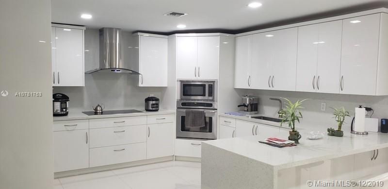 Vendido Recientemente: $430,000 (4 camas, 3 baños, 2841 Pies cuadrados)