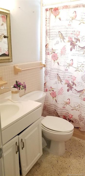 Недавно продано: $225,000 (3 спален, 2 ванн, 2092 Квадратных фут)