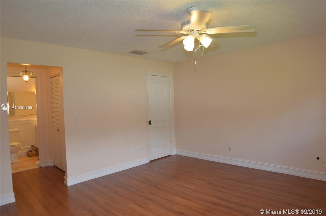 Recently Sold: $274,900 (3 beds, 2 baths, 1317 Square Feet)