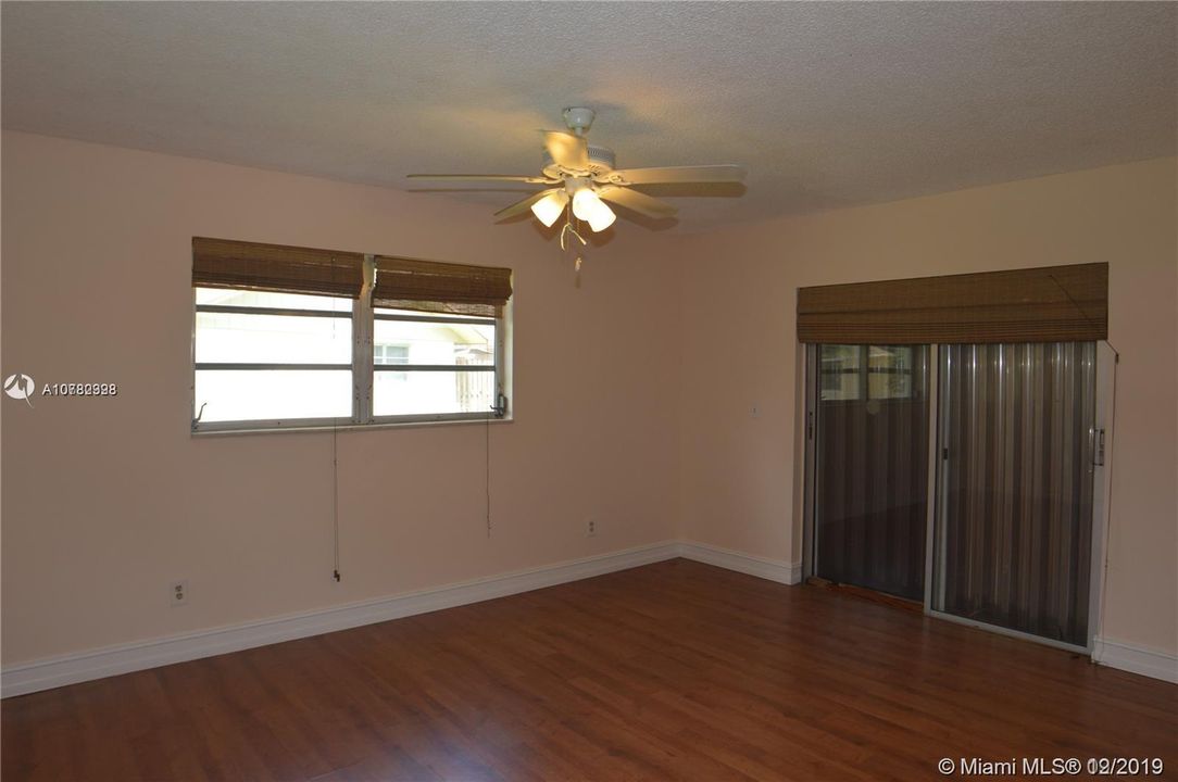 Recently Sold: $274,900 (3 beds, 2 baths, 1317 Square Feet)