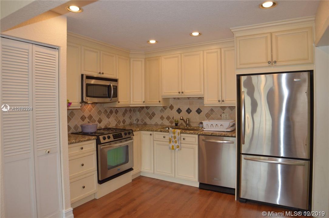 Recently Sold: $274,900 (3 beds, 2 baths, 1317 Square Feet)