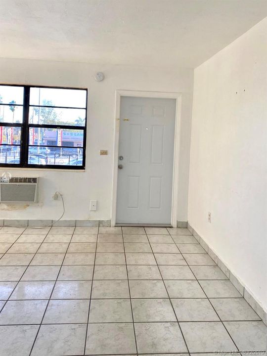 Recently Rented: $950 (0 beds, 1 baths, 350 Square Feet)