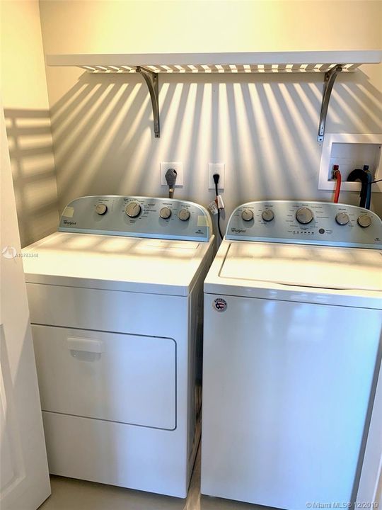 Vendido Recientemente: $269,900 (2 camas, 2 baños, 1292 Pies cuadrados)