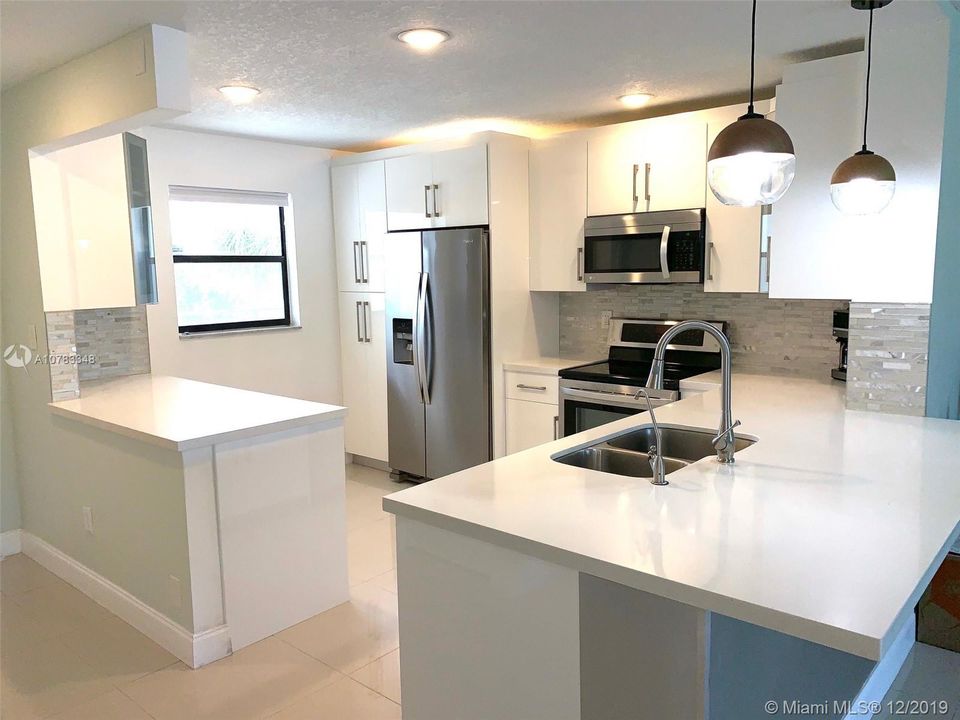 Vendido Recientemente: $269,900 (2 camas, 2 baños, 1292 Pies cuadrados)