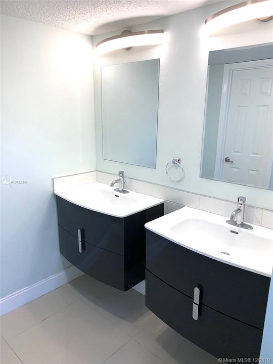 Vendido Recientemente: $269,900 (2 camas, 2 baños, 1292 Pies cuadrados)