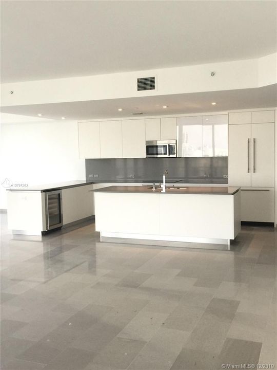 Recientemente alquilado: $10,800 (4 camas, 3 baños, 2991 Pies cuadrados)