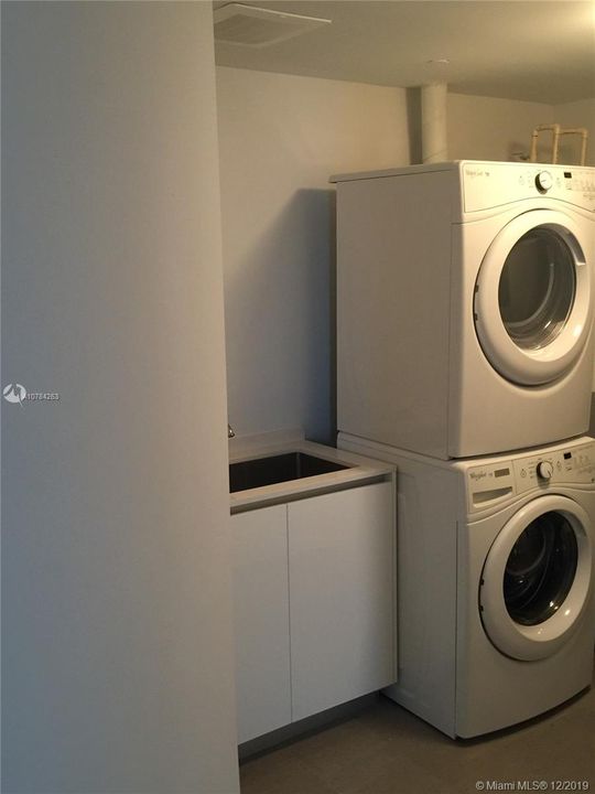 Recientemente alquilado: $10,800 (4 camas, 3 baños, 2991 Pies cuadrados)