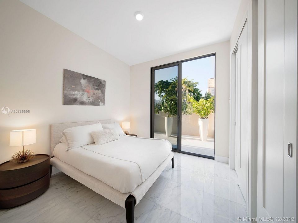 Vendido Recientemente: $1,450,000 (2 camas, 2 baños, 2117 Pies cuadrados)