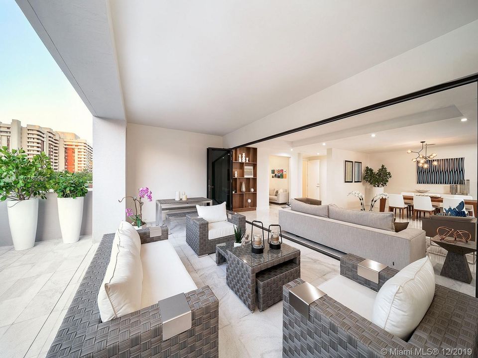 Vendido Recientemente: $1,450,000 (2 camas, 2 baños, 2117 Pies cuadrados)