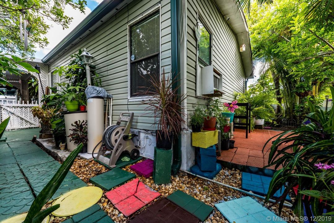 Recently Sold: $144,900 (4 beds, 2 baths, 1690 Square Feet)