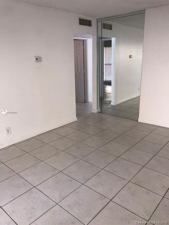 Vendido Recientemente: $84,900 (2 camas, 1 baños, 1013 Pies cuadrados)