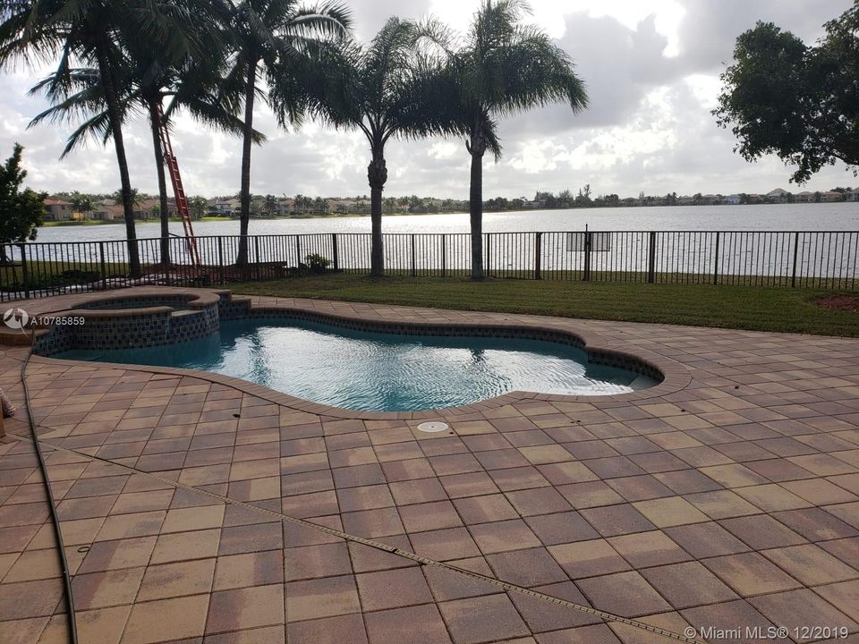Recently Rented: $3,600 (5 beds, 3 baths, 3595 Square Feet)