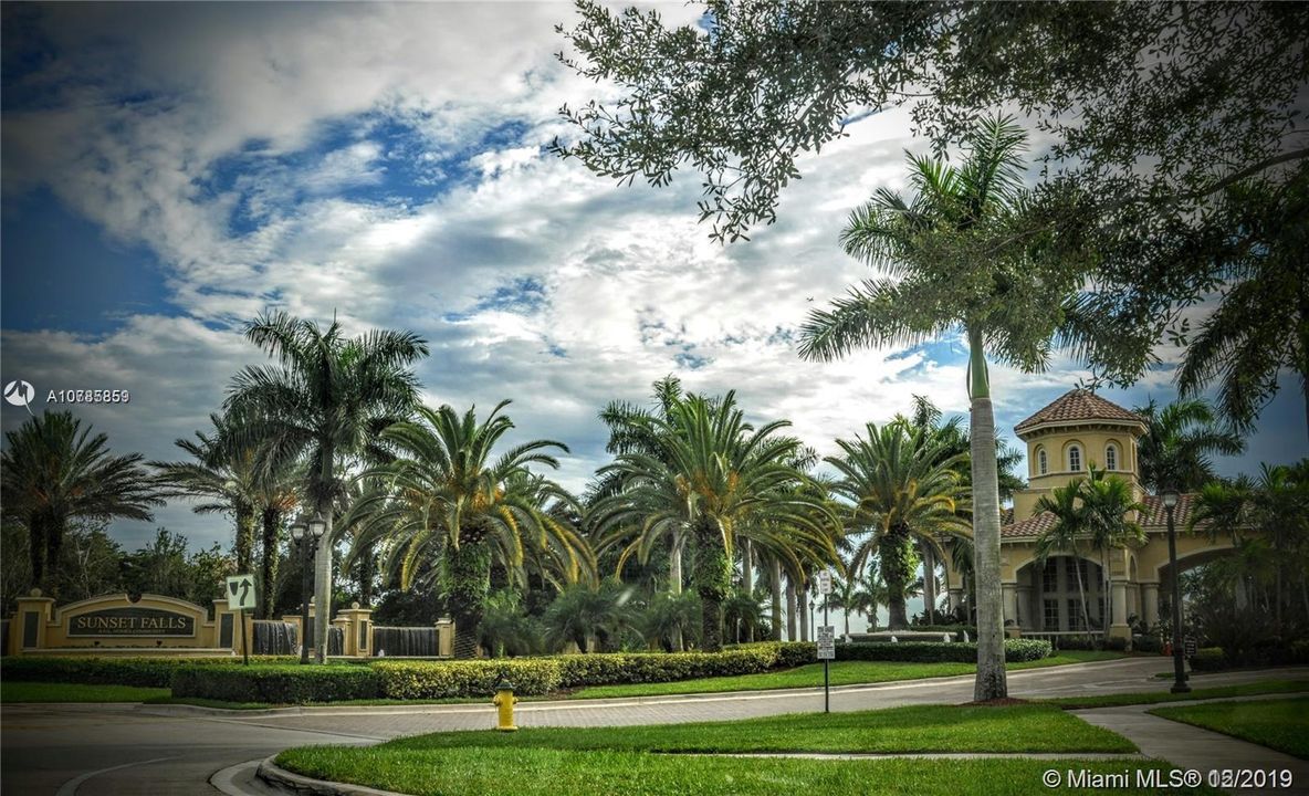Recently Rented: $3,600 (5 beds, 3 baths, 3595 Square Feet)