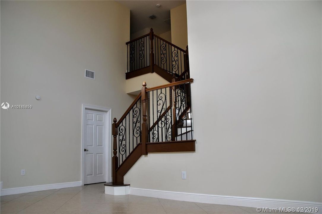 Recently Rented: $3,600 (5 beds, 3 baths, 3595 Square Feet)