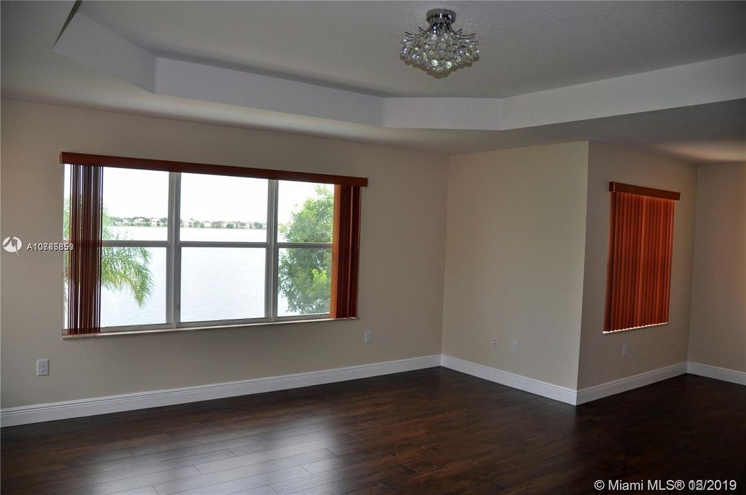 Recently Rented: $3,600 (5 beds, 3 baths, 3595 Square Feet)