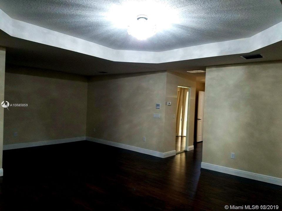 Recently Rented: $3,600 (5 beds, 3 baths, 3595 Square Feet)