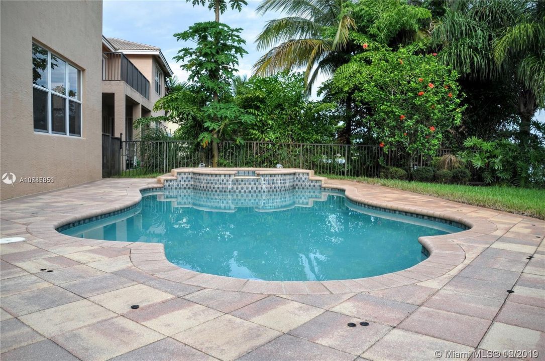 Recently Rented: $3,600 (5 beds, 3 baths, 3595 Square Feet)