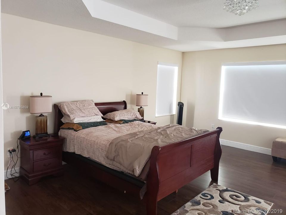 Recently Rented: $3,600 (5 beds, 3 baths, 3595 Square Feet)