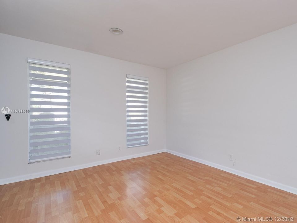 Recently Rented: $4,200 (5 beds, 3 baths, 3361 Square Feet)
