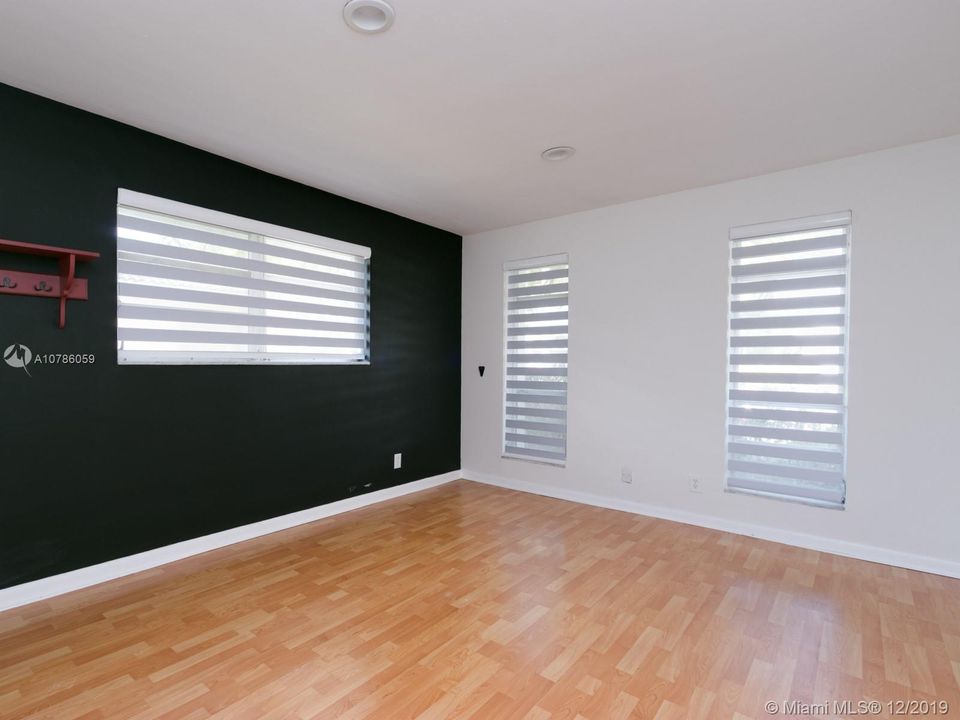 Recently Rented: $4,200 (5 beds, 3 baths, 3361 Square Feet)