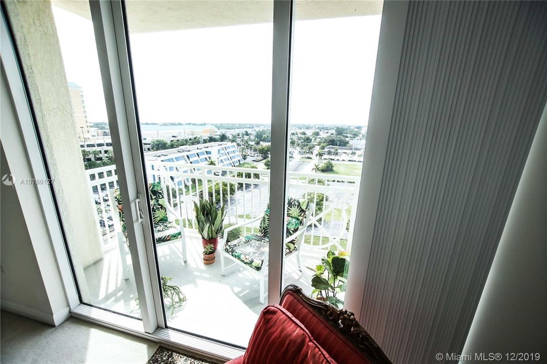 Ocean & City View. You are able to enjoy sunrise & sunset!