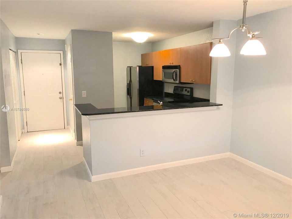 Recientemente alquilado: $1,475 (2 camas, 2 baños, 989 Pies cuadrados)