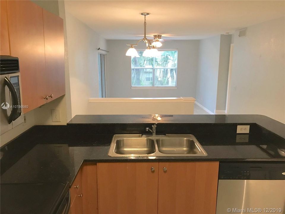 Recientemente alquilado: $1,475 (2 camas, 2 baños, 989 Pies cuadrados)