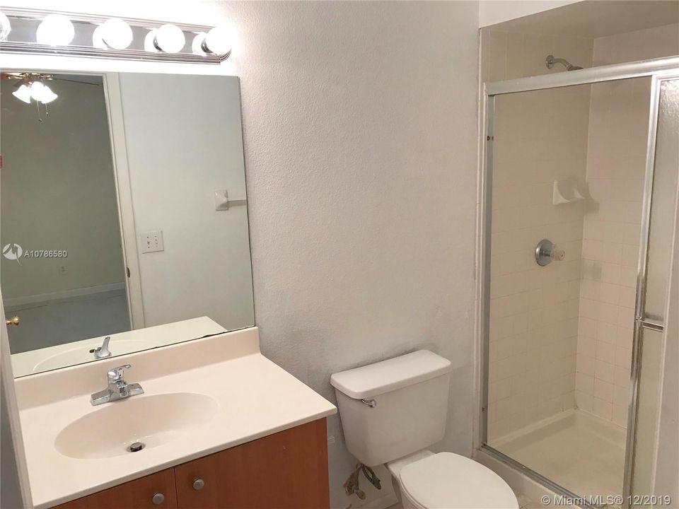 Recientemente alquilado: $1,475 (2 camas, 2 baños, 989 Pies cuadrados)