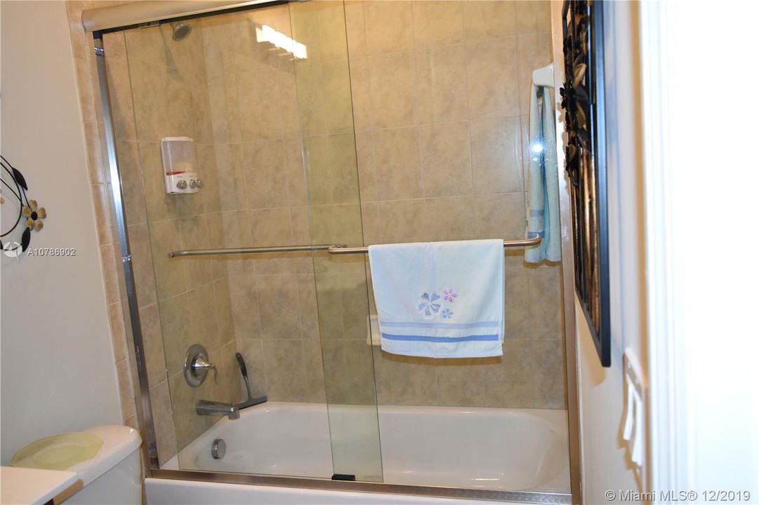 Недавно продано: $369,000 (3 спален, 2 ванн, 1626 Квадратных фут)