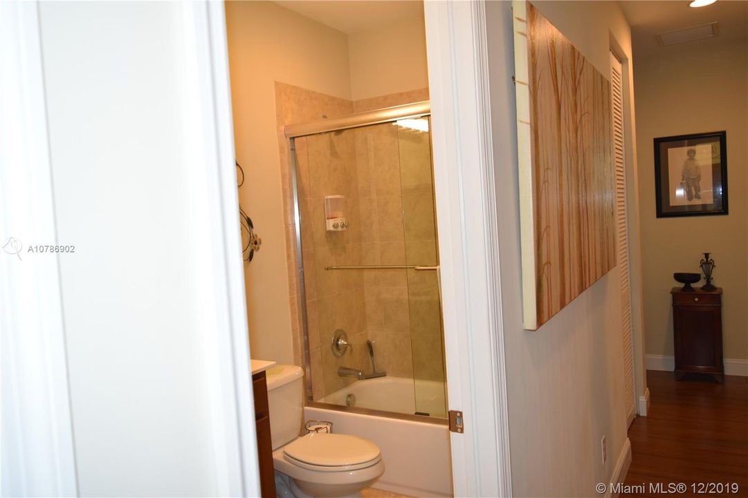Недавно продано: $369,000 (3 спален, 2 ванн, 1626 Квадратных фут)
