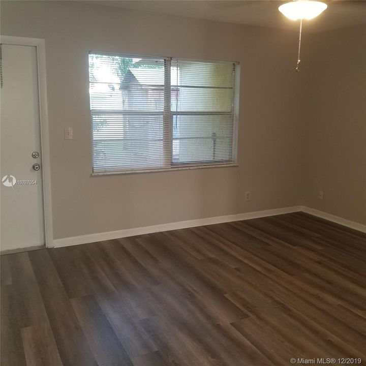 Recently Rented: $899 (1 beds, 1 baths, 600 Square Feet)