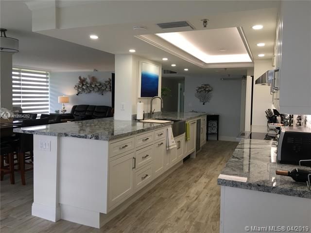 Kitchen with 2 breakfast bar areas