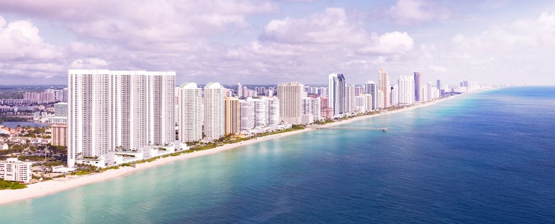 Sunny Isles vs Aventura: ¿Cuál comunidad es la adecuada para ti?