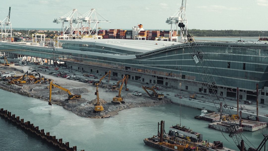 Miami-Dade无许可施工：31,000起未解决违规及其对买家的影响