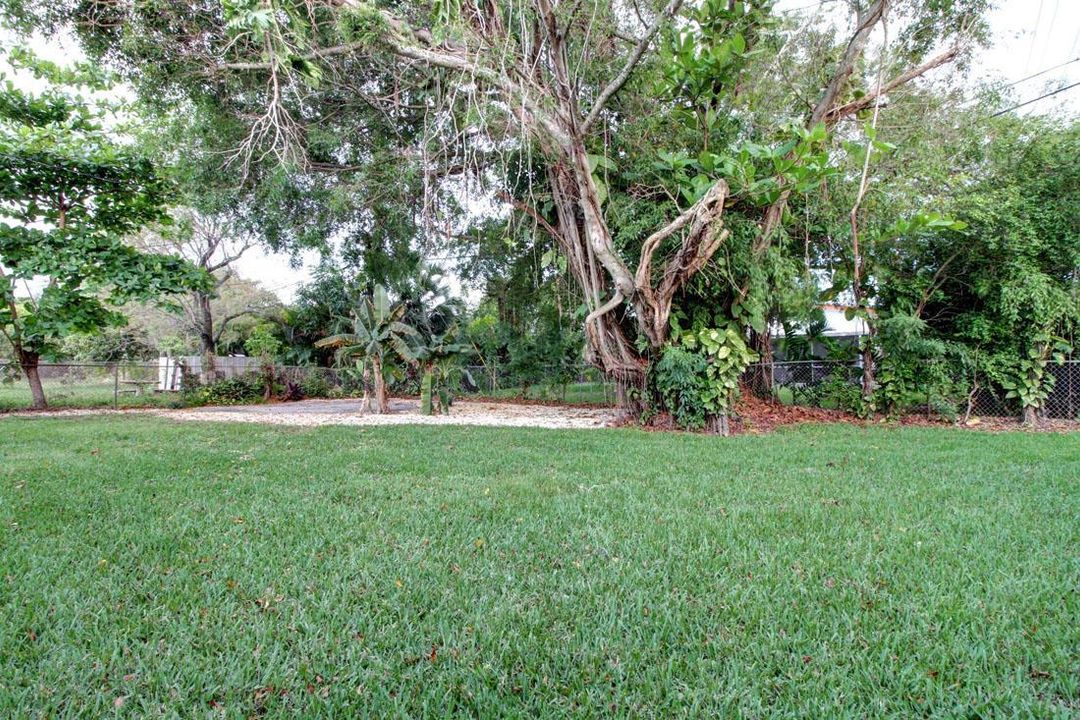 Active With Contract: $1,700 (3 beds, 2 baths, 1506 Square Feet)