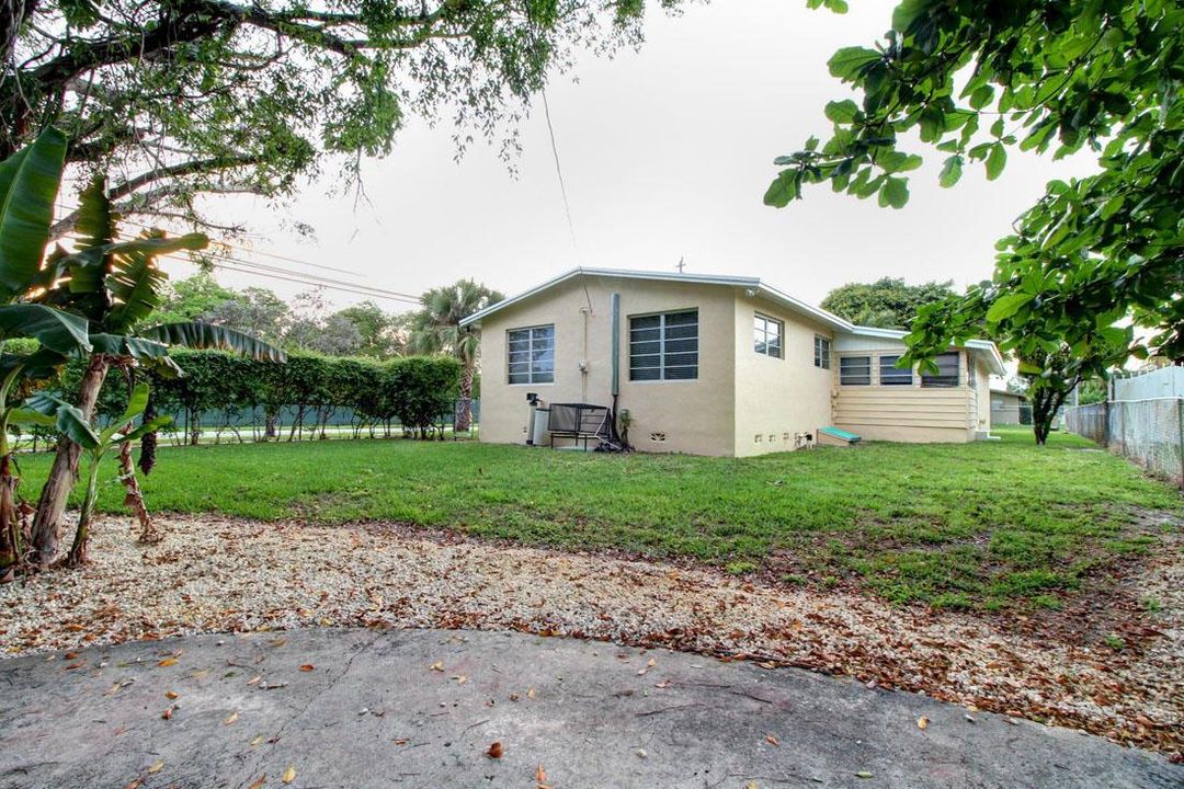 Active With Contract: $1,700 (3 beds, 2 baths, 1506 Square Feet)