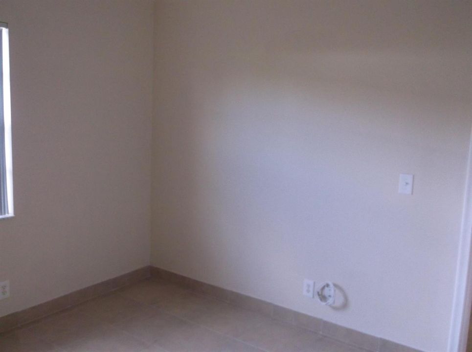 Activo con contrato: $1,400 (2 camas, 2 baños, 920 Pies cuadrados)