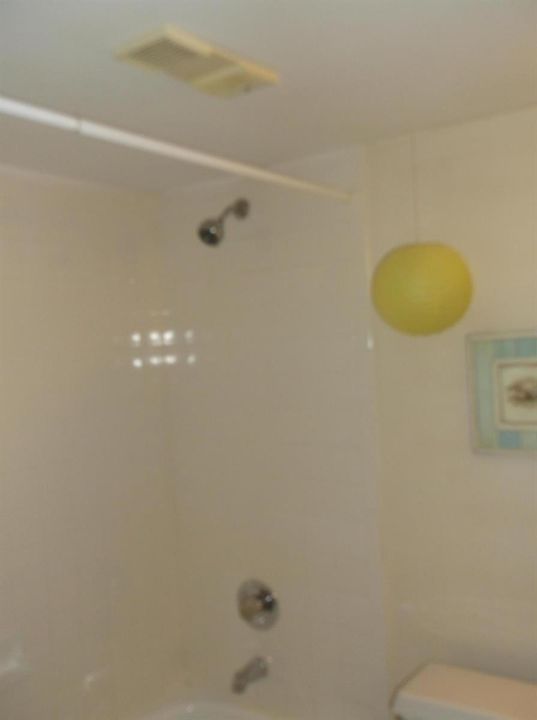 Activo con contrato: $1,400 (2 camas, 2 baños, 920 Pies cuadrados)