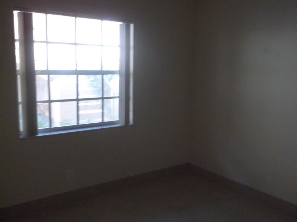 Activo con contrato: $1,400 (2 camas, 2 baños, 920 Pies cuadrados)