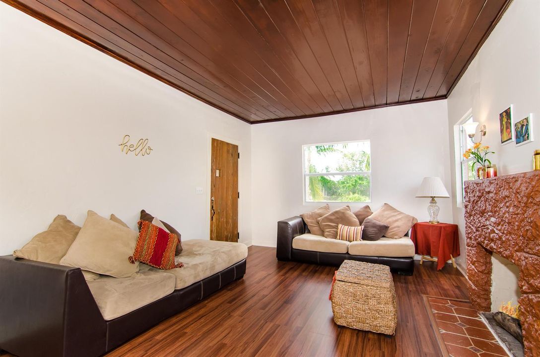 Activo con contrato: $154,999 (2 camas, 1 baños, 918 Pies cuadrados)