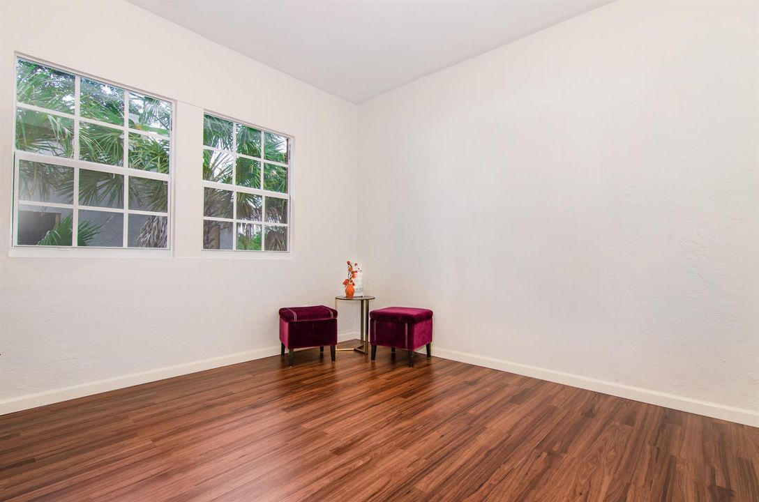 Activo con contrato: $154,999 (2 camas, 1 baños, 918 Pies cuadrados)