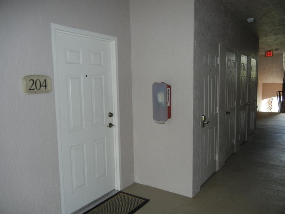 Active With Contract: $198,000 (2 beds, 2 baths, 1149 Square Feet)