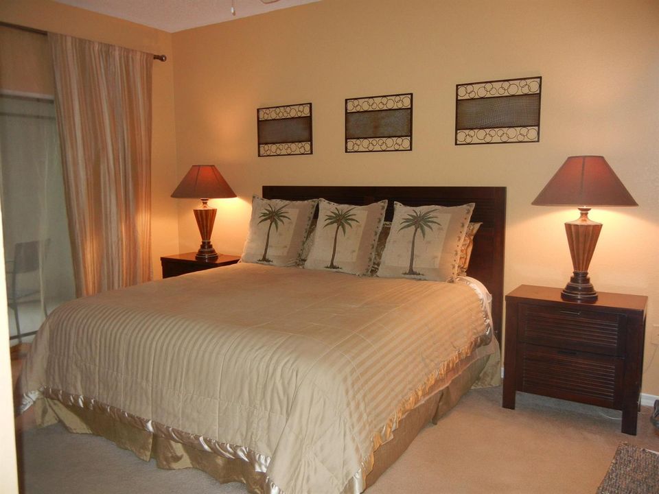 Active With Contract: $198,000 (2 beds, 2 baths, 1149 Square Feet)
